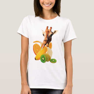 Camiseta Giraffe in a Banana with orange and Kiwi Fruits