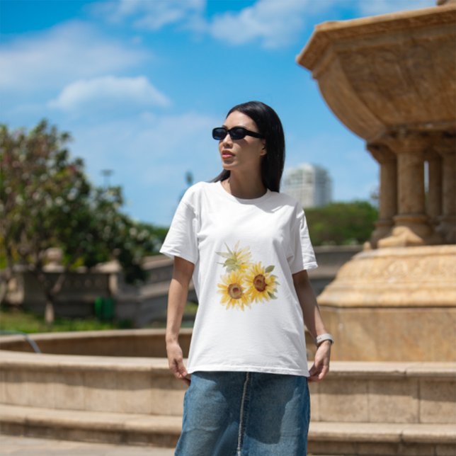 Camiseta Girassol Aquarela (Watercolor sunflower tee, Ideal for casual summer days, garden party outfits, or boho weekend style.)