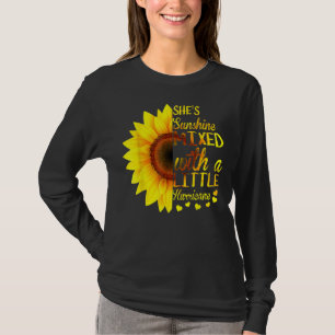 Camiseta Girassol Ela está brilhando junto com um pequeno H