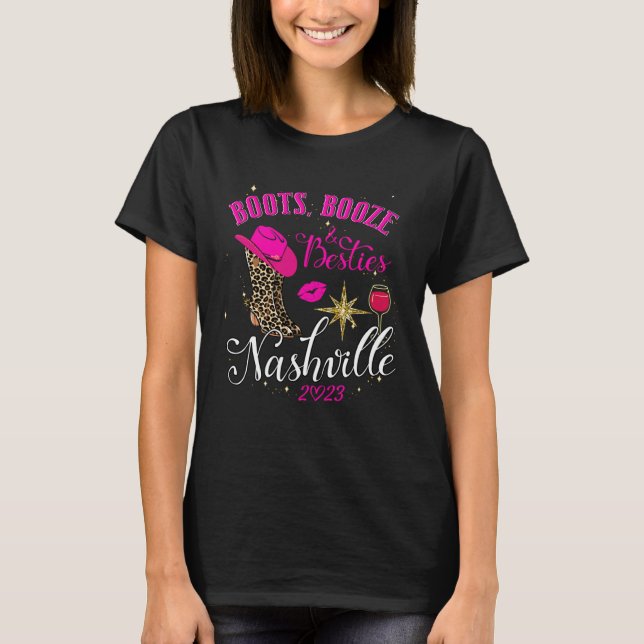 Camiseta Girls Trip Nashville 2023 Boots Booze & Besties We (Frente)