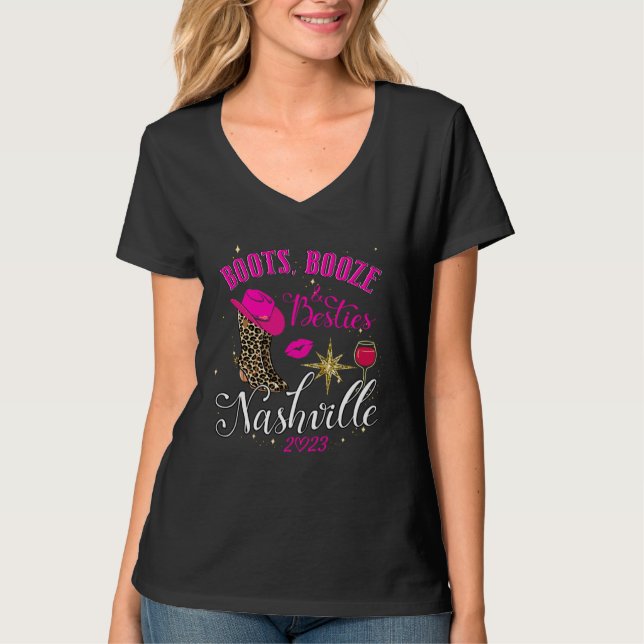 Camiseta Girls Trip Nashville 2023 Boots Booze & Besties We (Frente)
