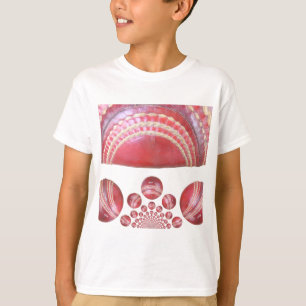 Camiseta Giro de Crimson - Uma Bola Bela de Críquete Vermel