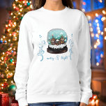 Camiseta Glass Snowball Winter Village Bright Christmas<br><div class="desc">Vidro Snowball Winter Village Foliage Feliz Bright Sweatshirt de Natal. O conto de fadas se casa no inverno com neve e belos flocos de neve. Lindas plantas de escalada azul. Um desejo Feliz de Natal em um roteiro de tendências. Você pode mudar o texto da camiseta.</div>