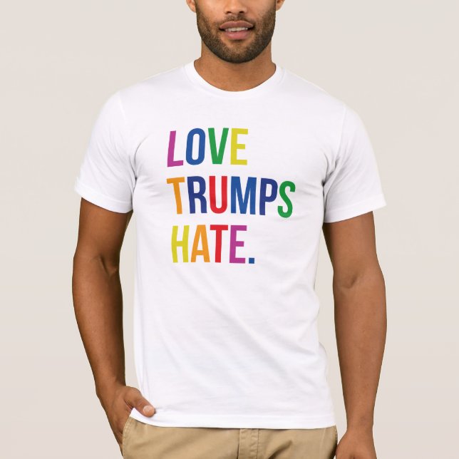 Camiseta GLBT Love Trums Hate (Frente)