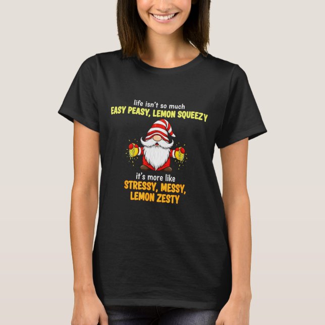 Camiseta Gnome - Life Isn't So Much Easy Peasy Lemon Squeez (Frente)