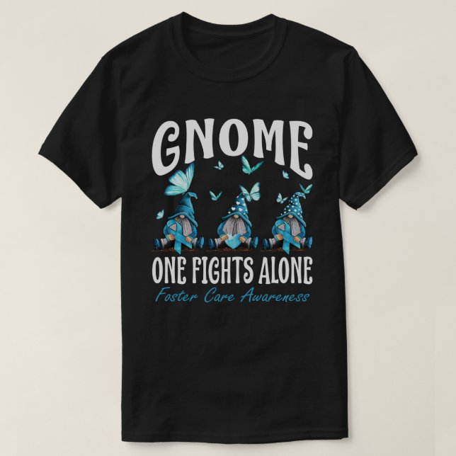 Camiseta Gnome One Fights Alone Foster Care Awareness (Frente do Design)