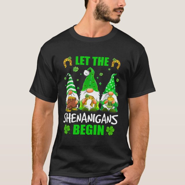 Camiseta Gnome Tie Dye Shamrock Let Shenanigans Begin St Pa (Frente)
