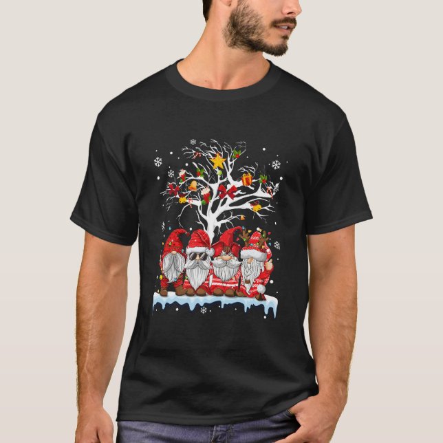 Camiseta Gnomies Em Luzes Vermelhas da Árvore Feia de Gnome (Frente)