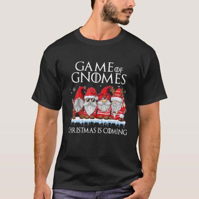 Camiseta Gnomies Games Of Gnomos Christmas Está Chegando Pa (Frente)