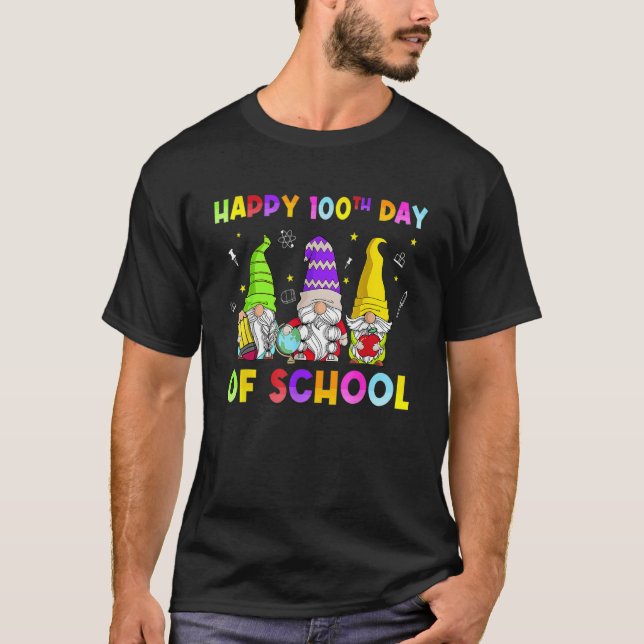 Camiseta Gnomies Happy 100th Day Of School Gnome  Teacher (Frente)