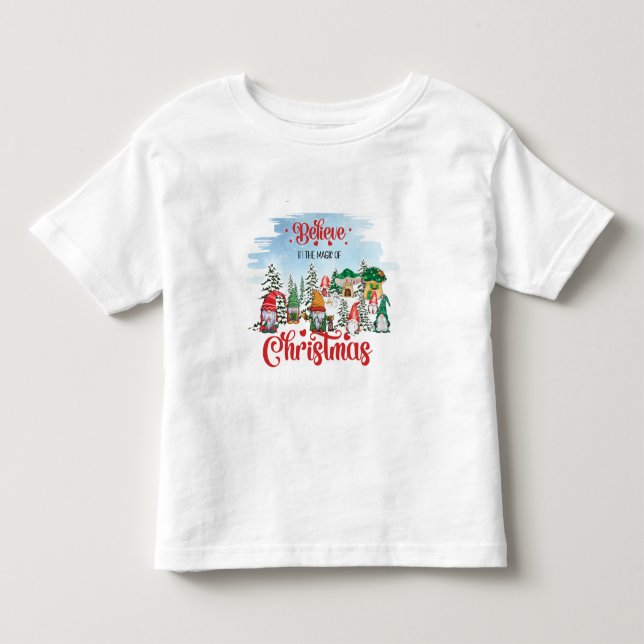 Camiseta Gnomo Bonito Celebrando Férias de Natal (Frente)