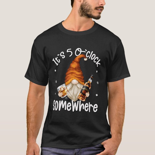 Camiseta Gnomo do Pai Whkey Cote Seus 5 Horas De Relógio Em (Frente)