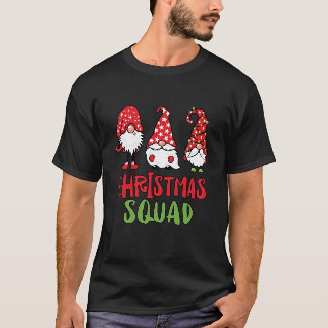 Camiseta Gnomos da Praça de Natal Mostram Uma Noite De Nata (Frente)