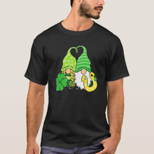 Camiseta Gnomos Sortudos Segurando Trevo de Quatro Folhas F