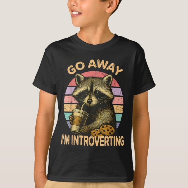 Camiseta Go Away I'm Introverting Funny Raccoon Sarcastic  (Frente)