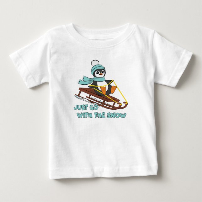 Camiseta Go With The Snow Sledding Cute Penguin Winter (Frente)
