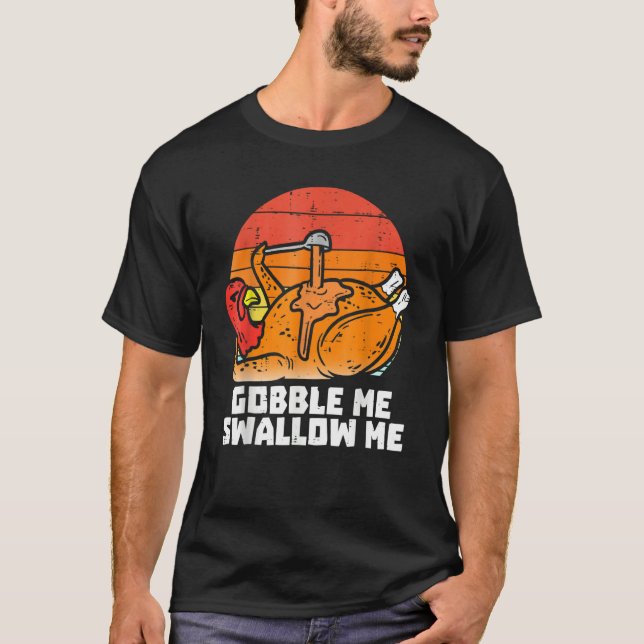 Camiseta Gobble Me Swallow Me  Turkey Thanksgiving Retro Vi (Frente)