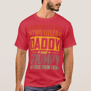 Camiseta God Gifted Me Two Titles Daddy And Grumpy Funny Fa