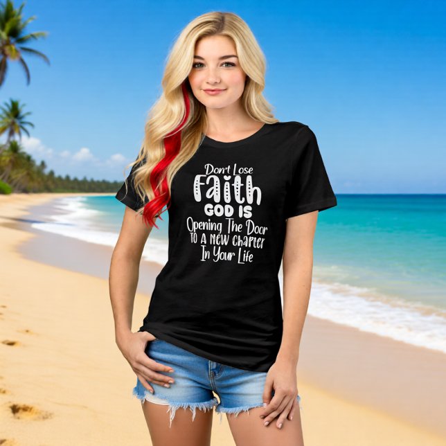 Camiseta God Is Opening A New Chapter Christian (Criador carregado)