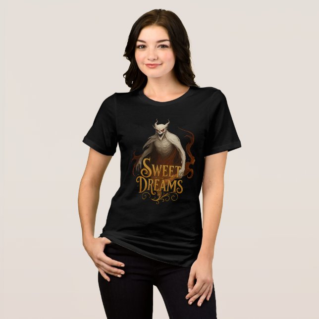 Camiseta Gold “Sweet Dreams” Demon Horror Artwork (Frente Completa)