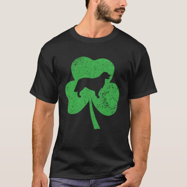 Camiseta Golden Retriever St Patricks Day Distressed Shamro (Frente)