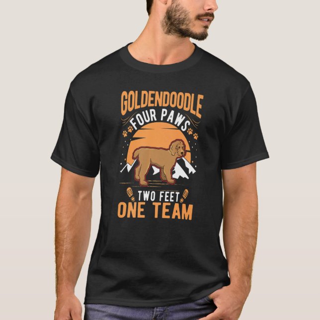 Camiseta Goldendoodle four paws two feet one team Goldendoo (Frente)