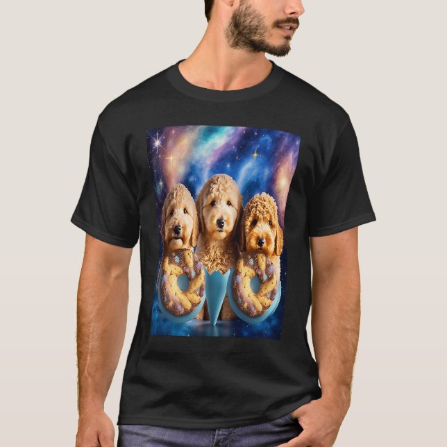 Camiseta Goldendoodle No Espaço Com Rosquinhas Cute Doodle  (Frente)