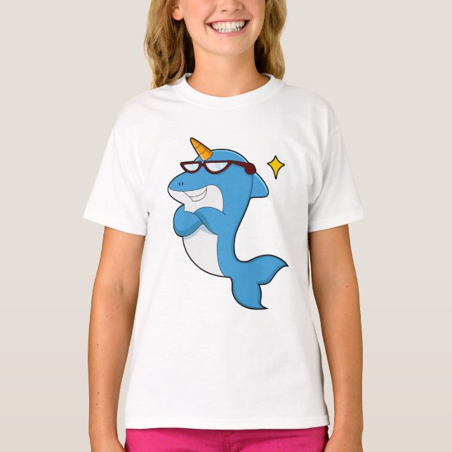 Camiseta Golfinho como Unicórnio com Óculos.PNG (Frente)