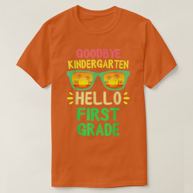 Camiseta Goodbye Kindergarten Classe de 2034 2022 Formando  (Frente do Design)
