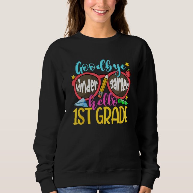 Camiseta Goodbye Kindergarten Hello First Grade Graduation  (Frente)