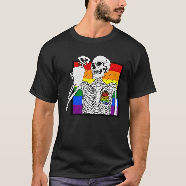 Camiseta Goth Skeleton Coffee Gay Lesbian Pride Rainbow Hum (Frente)