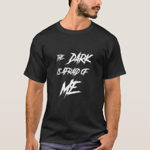 Camiseta Gótica A Escuridão Tem Medo De Mim