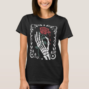 Camiseta Gótica de Mão de Esqueleto Segurando Rosa