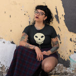 Camiseta Gótico do balão em forma de crânio<br><div class="desc">Seja festivo no seu gótico. Esta engraçada árvore gráfica apresenta meu gráfico de balão de festa de aniversário em forma de crânio em branco de marfim.</div>