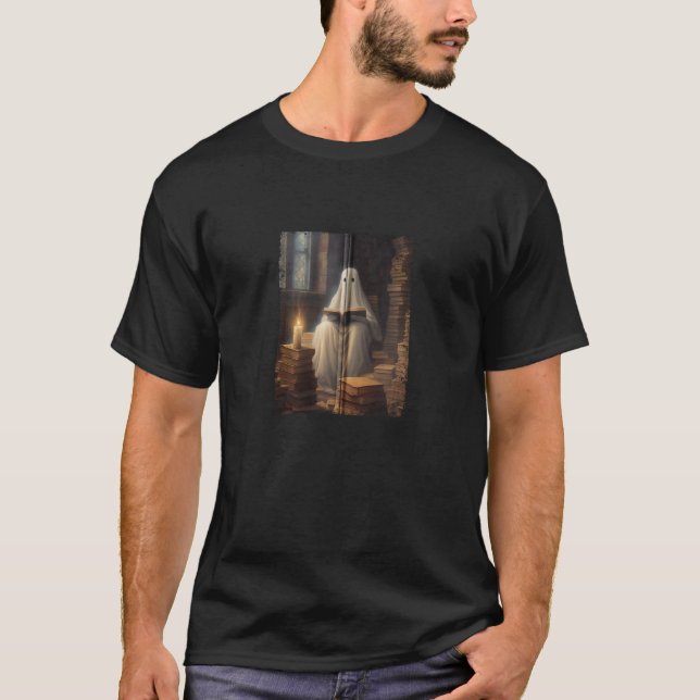 Camiseta Gótico do Halloween Ghost Leading Book Window Dark (Frente)
