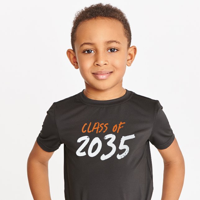 Camiseta Graduação da Turma de 2035 (Celebrate the beginning of your child's education journey with this class of 2035 shirt.)