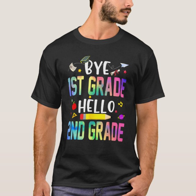Camiseta Graduation Bye 1st Grade Hello 2nd Grade Back To S (Frente)