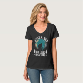 Camiseta gráfica Bigfoot Moon para mulheres.