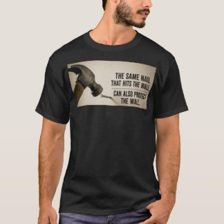 Camiseta Gráfica com Citação Motivacional de Prego