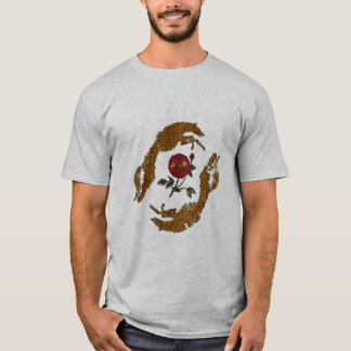 Camiseta Gráfica com Mãos Antigas Segurando Rosa