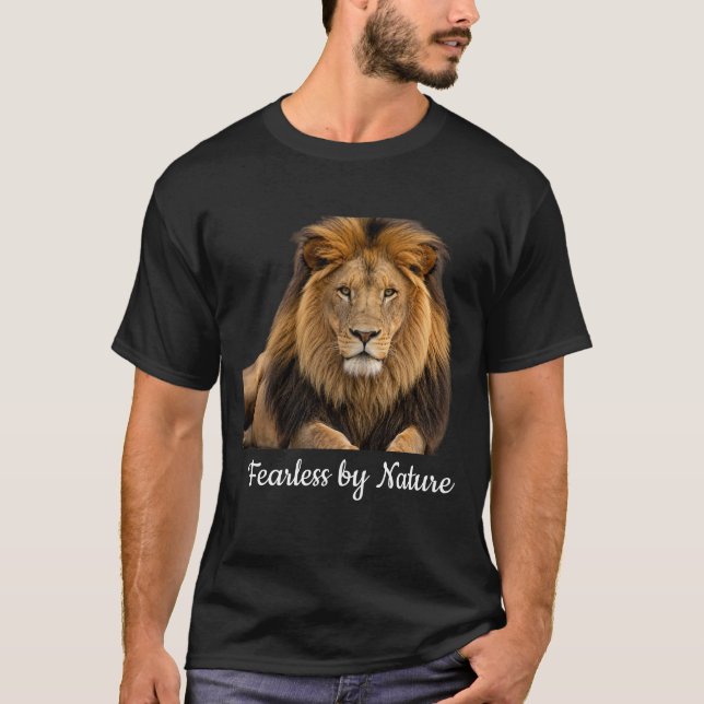 Camiseta Gráfica de Leão Fearless by Nature | Pode (Frente)