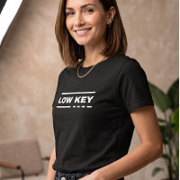 Camiseta Gráfica de Texto Minimalista Low Key | Mo