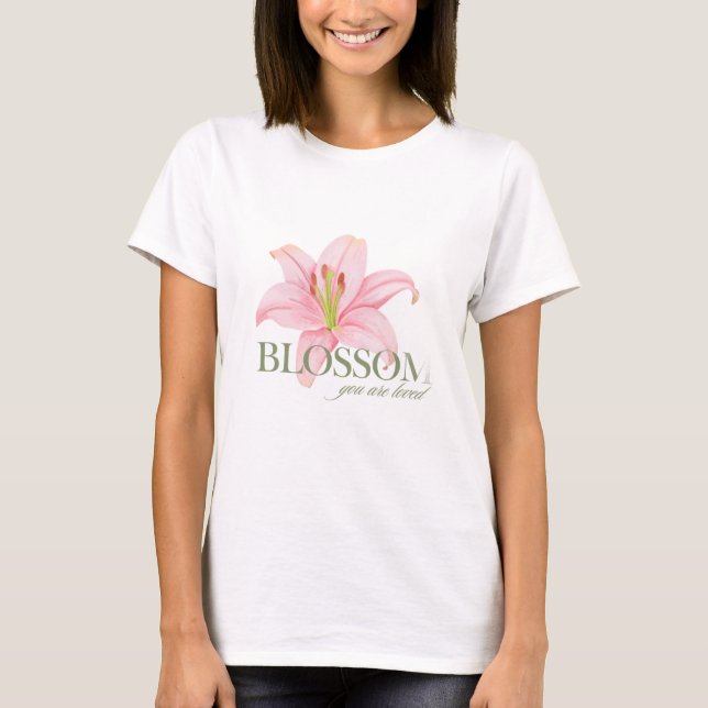 Camiseta Gráfica Floral "Blossom & Loved" (Frente)