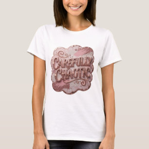 Camiseta Gráfica Rosa Chic CAUIDADOSAMENTE CAÓTICA