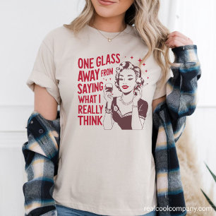Camiseta Gráfica Sarcástica – A Um Copo de Distânc