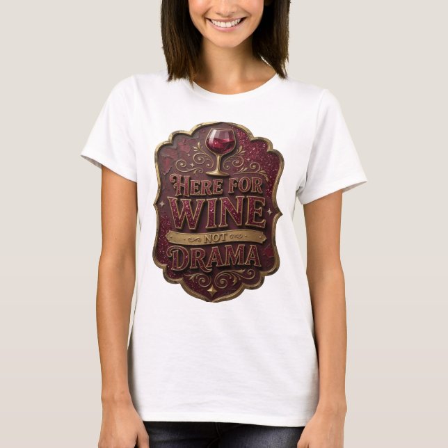 Camiseta Gráfica Statement Gold HERE FOR WINE NOT  (Frente)