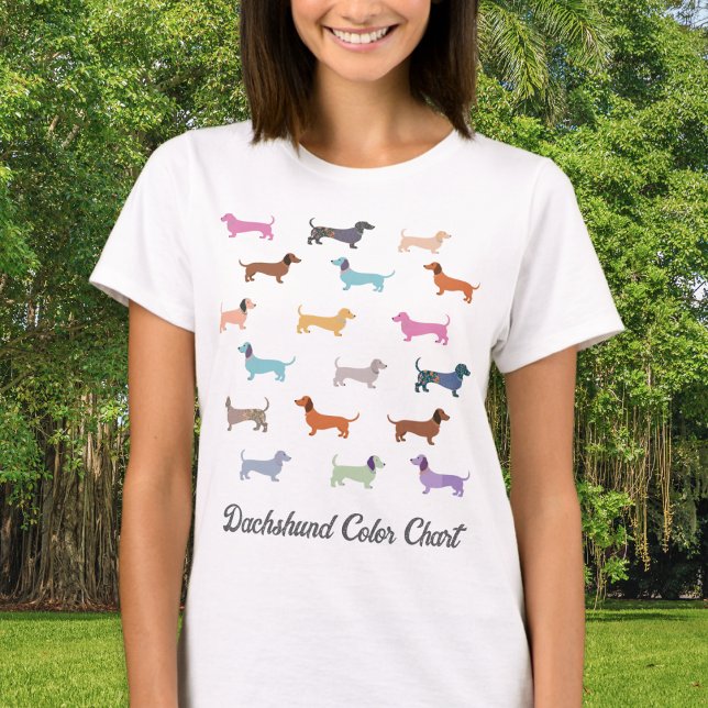 Camiseta Gráfico de Cores do Padrão Engraçado (A funny t-shirt with colorful dachshunds pattern, and humorous caption 'Dachshund Color Chart')