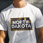 Camiseta Gráfico de Dakota do Norte, Viagem Icônica<br><div class="desc">Celebrar o Estado do Jardim da Paz com esta Camisa Gráfica de Dakota do Norte, Viagem Icônica. Apresentando um design inspirado em vintage que captura o encanto único e vastas paisagens da Dakota do Norte, esta camisa é perfeita para viajantes e residentes. Feito com materiais de alta qualidade para um...</div>
