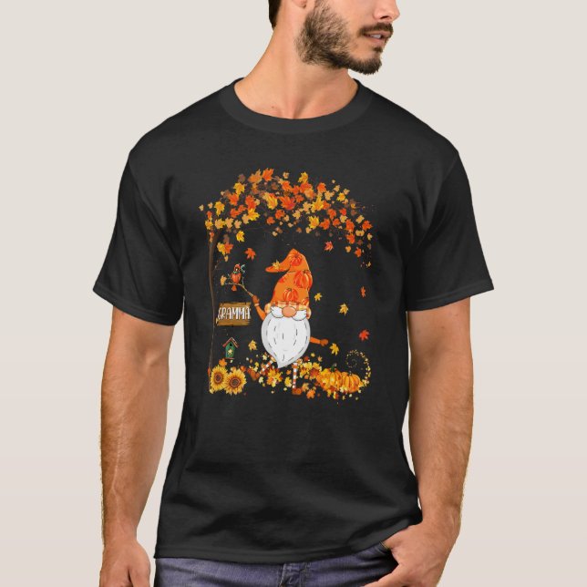 Camiseta Gramma Gnome Autumn Pumpkin Maple Leaf Fall Season (Frente)