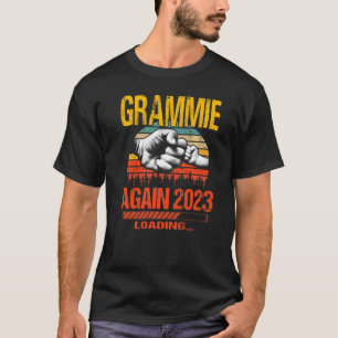 Camiseta Grammie de novo no último ano de 2023 carregando o